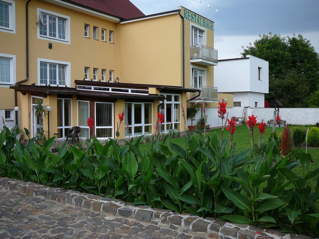 Pension U Mydlaru Mnichovo Hradiste Exterior photo